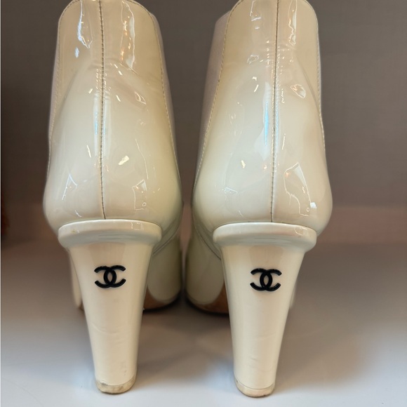 Pre-owned Chanel Patent White Ivory Booties ankle boots size 37 - Picture 5 of 7